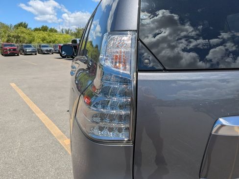 Used 2023 Lexus GX 460 Premium w/ Premium Package AWD/4WD image 9