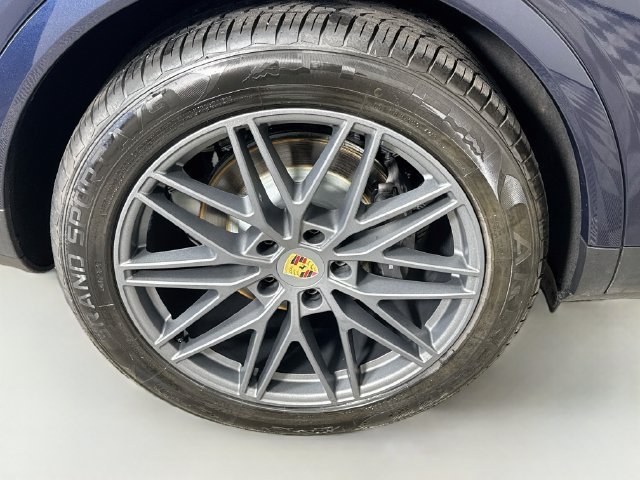 Used 2024 Porsche Cayenne AWD/4WD image 32