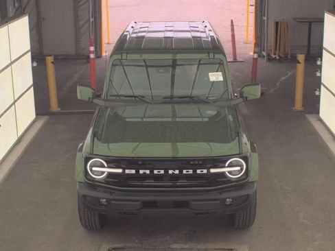 Used 2025 Ford Bronco Outer Banks AWD/4WD image 3