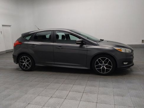 Used 2016 Ford Focus SE w/ SE Sport Package image 11