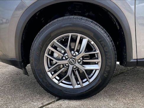 Used 2023 Nissan Rogue S AWD/4WD image 30