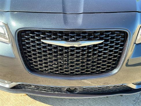 Used 2018 Chrysler 300 S w/ 300S Premium Group image 11