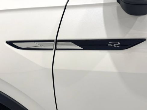 Used 2022 Volkswagen Tiguan SEL R-Line AWD/4WD image 16