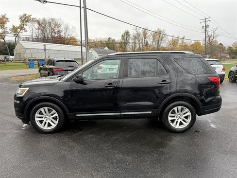 Used 2018 Ford Explorer XLT image 13