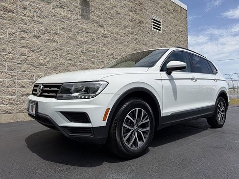 Used 2020 Volkswagen Tiguan SE w/ Panoramic Sunroof Package AWD/4WD image 4