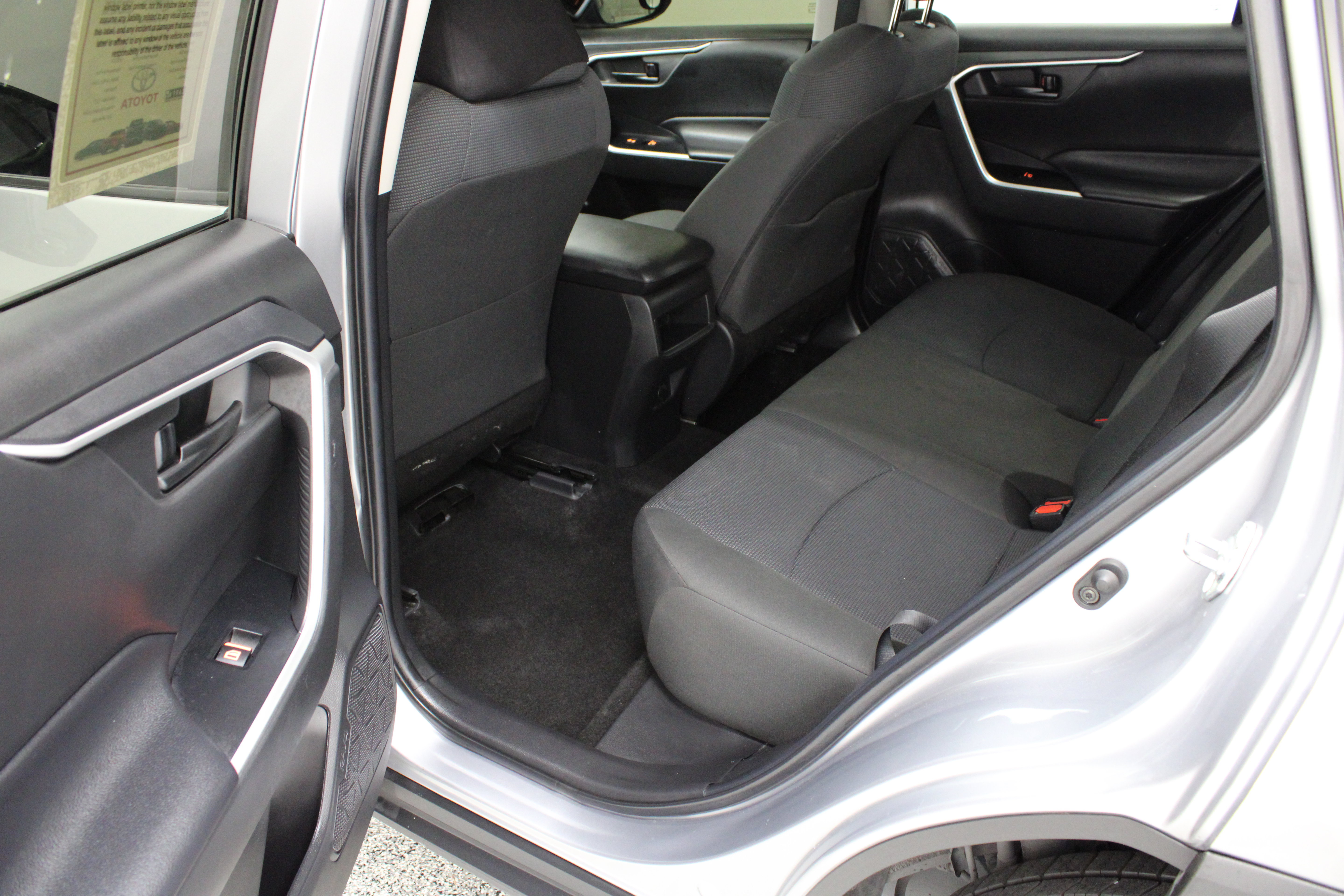 Used 2021 Toyota RAV4 LE FWD image 19