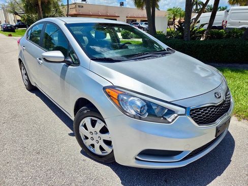 Used 2014 Kia Forte LX FWD image 2