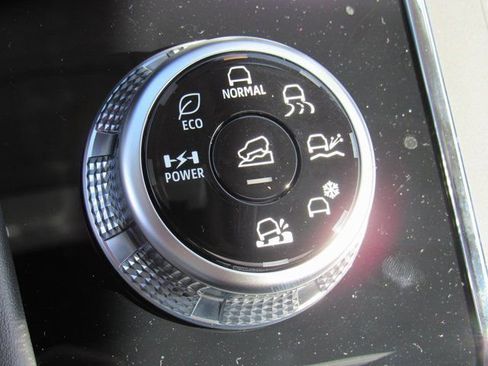 New 2025 Mitsubishi Outlander SE image 21