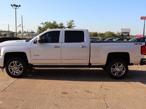 Used 2019 Chevrolet Silverado 2500 High Country w/ Duramax Plus Package image 2