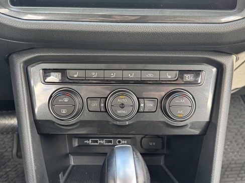 Used 2018 Volkswagen Tiguan SE image 13