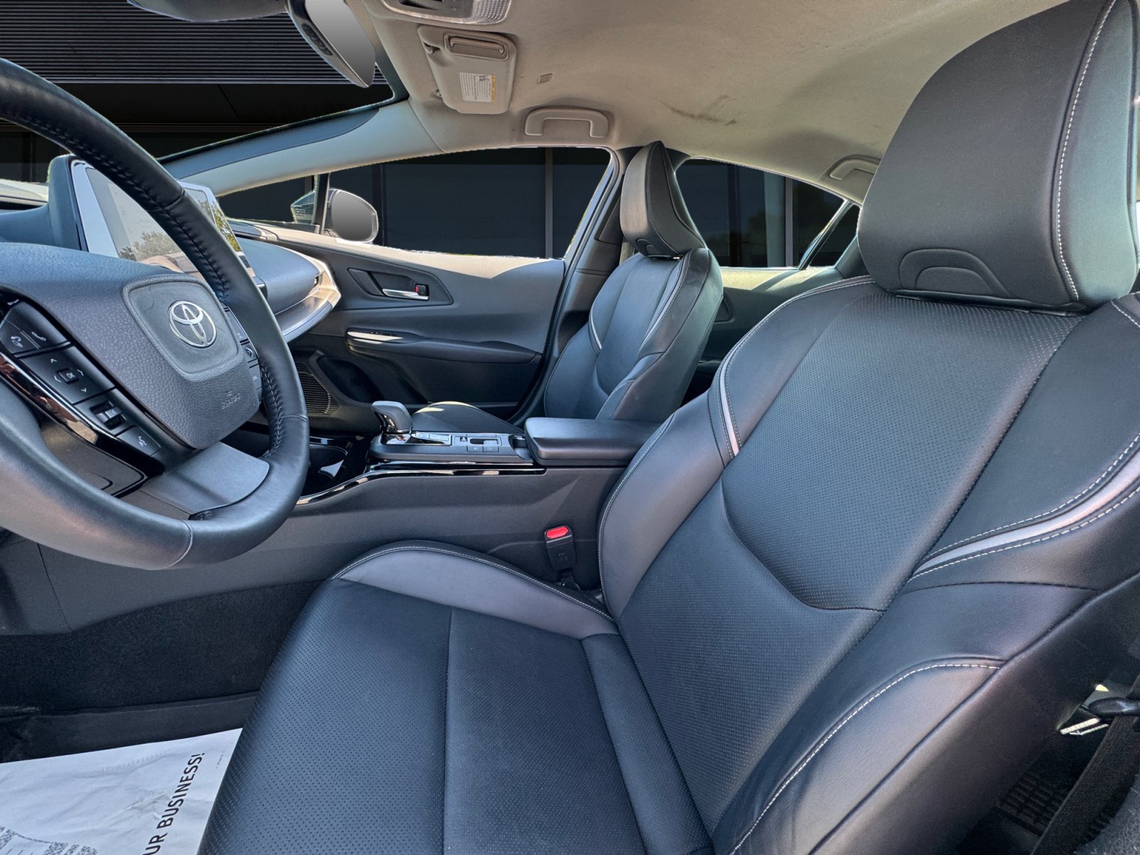 Used 2024 Toyota Prius XLE AWD/4WD image 2
