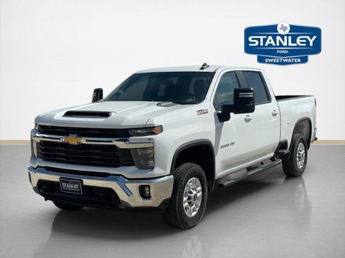 Used 2025 Chevrolet Silverado 2500 LT w/ Convenience Package AWD/4WD image 3
