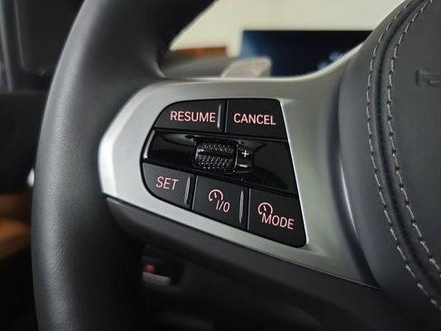 Used 2025 BMW X7 xDrive40i w/ M Sport Package image 21