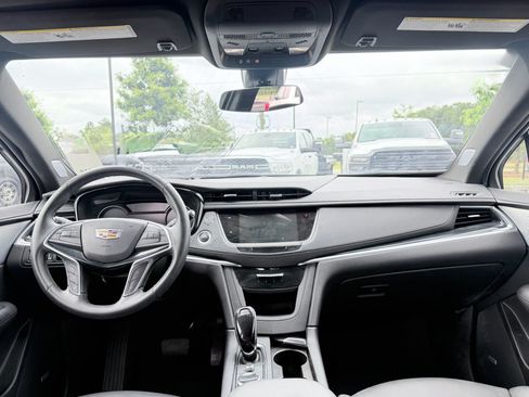 Used 2025 Cadillac XT5 Premium Luxury AWD/4WD image 12