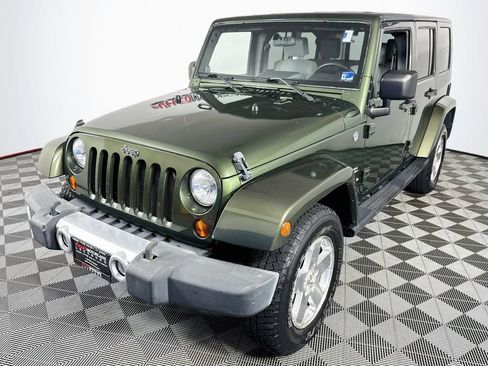 Used 2008 Jeep Wrangler Unlimited Sahara w/ Dual Top Group AWD/4WD image 3