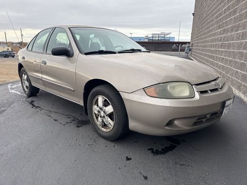 Used 2005 Chevrolet Cavalier Sedan w/ Preferred Equipment Group image 3