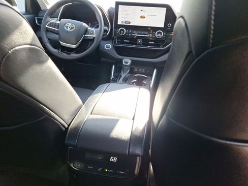 Used 2025 Toyota Highlander Limited image 33