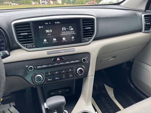 Used 2021 Kia Sportage LX image 9