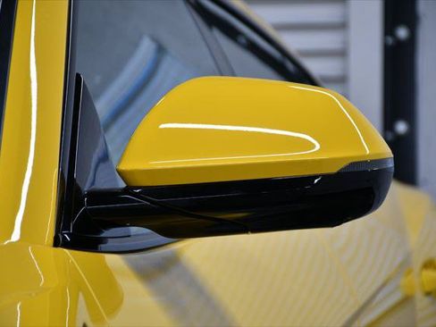Used 2025 Lamborghini Urus SE AWD/4WD image 33