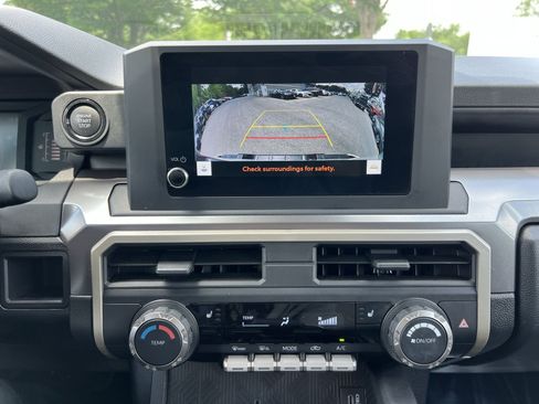 Used 2025 Toyota Tacoma SR5 AWD/4WD image 18