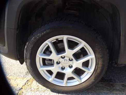 Used 2020 Jeep Renegade Latitude image 23