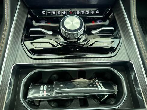 Used 2025 Jeep Grand Wagoneer Series III w/ Rear Seat Video Group 1 AWD/4WD image 37