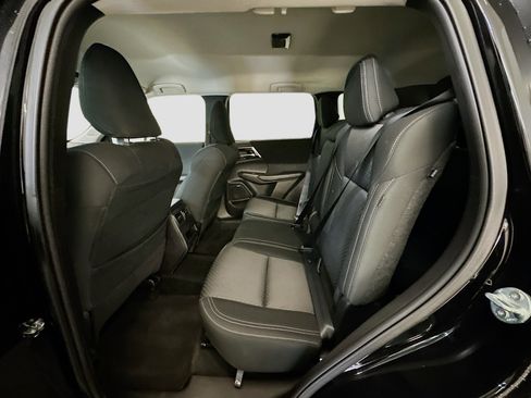 Used 2025 Mitsubishi Outlander ES image 29