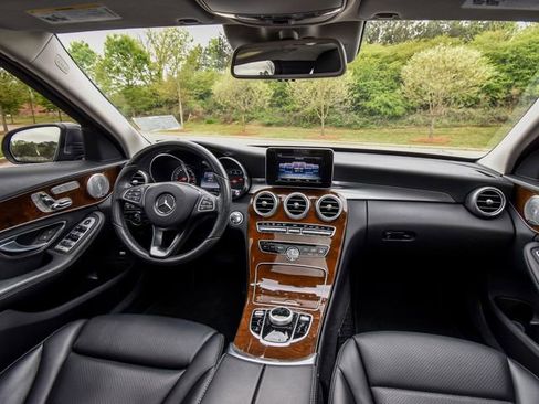 Used 2017 Mercedes-Benz C 300 4MATIC Sedan image 6