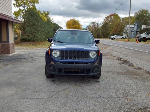 Used 2018 Jeep Renegade Altitude image 3