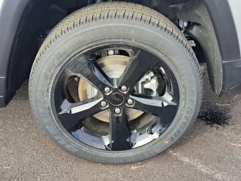 New 2025 Jeep Grand Cherokee L Altitude image 6