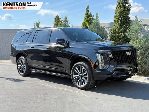 Used 2025 Cadillac Escalade ESV Sport AWD/4WD image 10