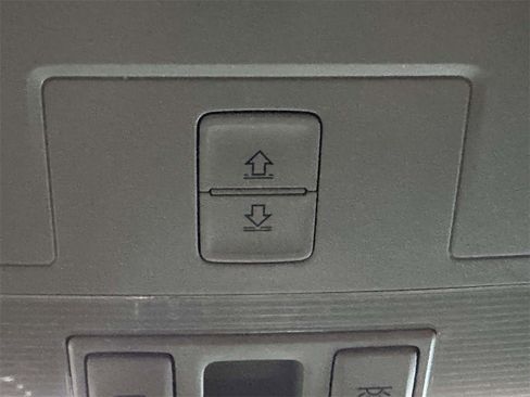 Used 2019 Volkswagen Tiguan SE w/ Panoramic Sunroof Package image 36