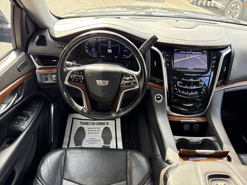 Used 2019 Cadillac Escalade ESV Luxury image 19