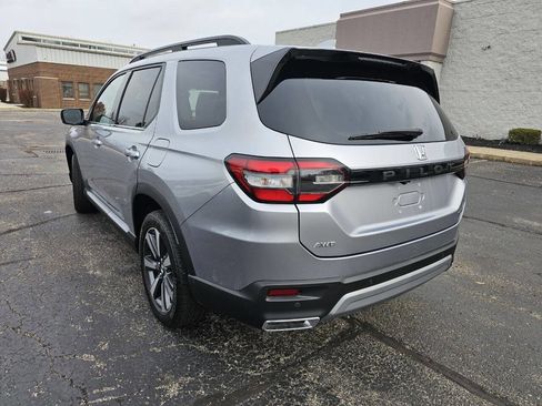 Used 2024 Honda Pilot Touring image 8