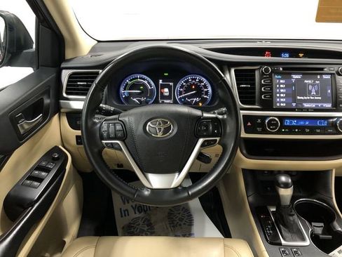 Used 2019 Toyota Highlander XLE image 15