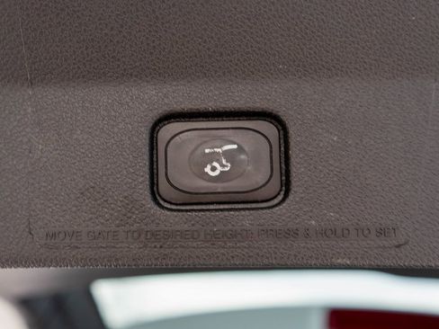 Used 2017 Ford Explorer XLT w/ Equipment Group 202A image 34