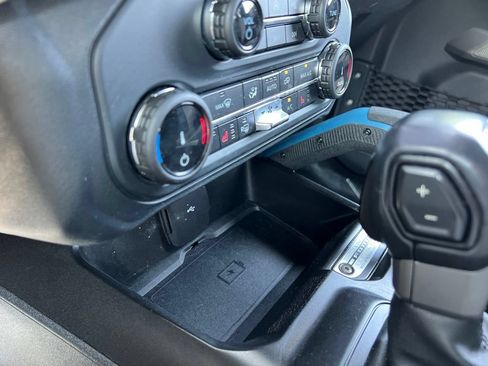 Certified 2022 Ford Bronco Wildtrak AWD/4WD image 31