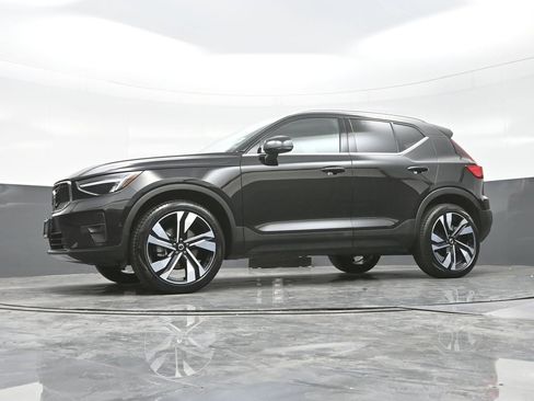 Used 2025 Volvo XC40 B5 Plus image 20