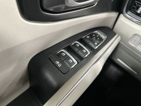 Certified 2023 Kia Sorento EX image 16