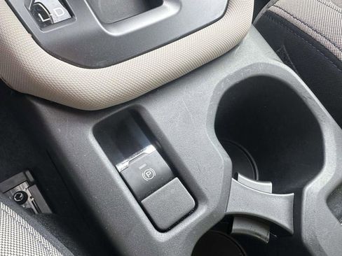 Used 2025 Subaru Forester AWD/4WD image 18