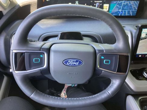 Used 2025 Ford Expedition Active RWD image 31