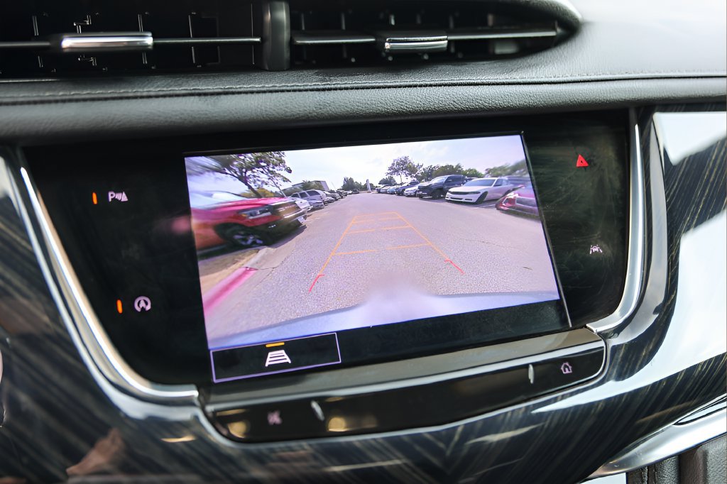 Certified 2025 Cadillac XT6 Premium Luxury FWD image 17