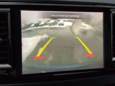 Used 2021 Chrysler Pacifica Touring-L image 21