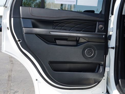 Used 2021 Ford Expedition Platinum image 19