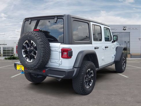 Used 2025 Jeep Wrangler Unlimited Rubicon 4xe w/ Safety Group AWD/4WD image 5