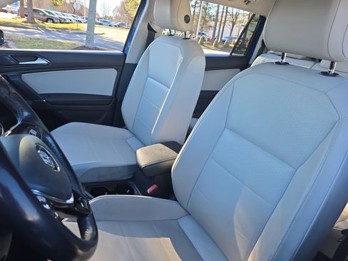 Used 2018 Volkswagen Tiguan SE image 15
