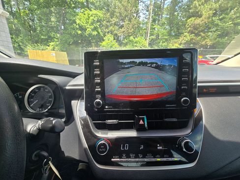 Used 2021 Toyota Corolla LE FWD image 15