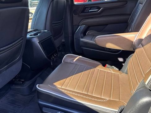 Used 2025 GMC Yukon Denali Ultimate AWD/4WD image 6