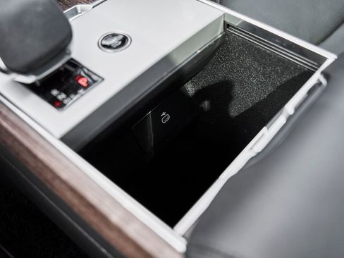 Used 2025 Land Rover Range Rover Long Wheelbase SE image 65