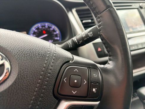 Used 2019 Toyota Highlander XLE image 39